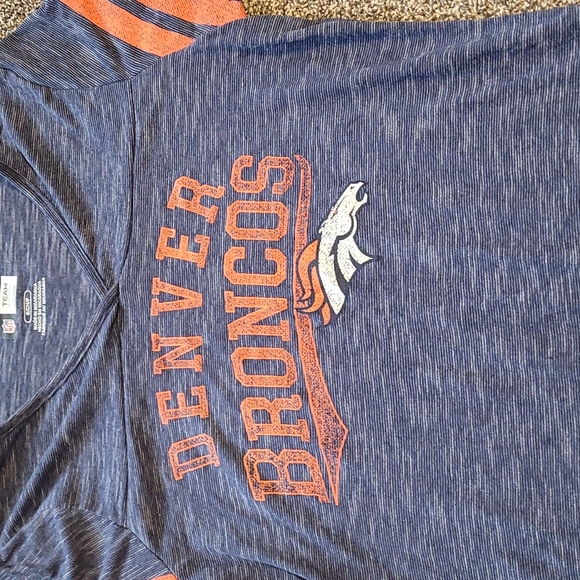 Broncos tshirt - Picture 2 of 5